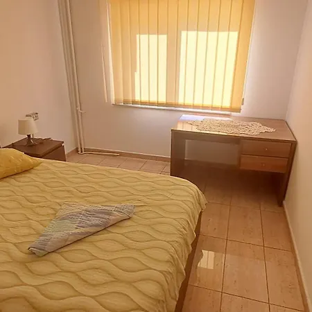 Apartment 3 , Sos Constantei Langa Sens Girator